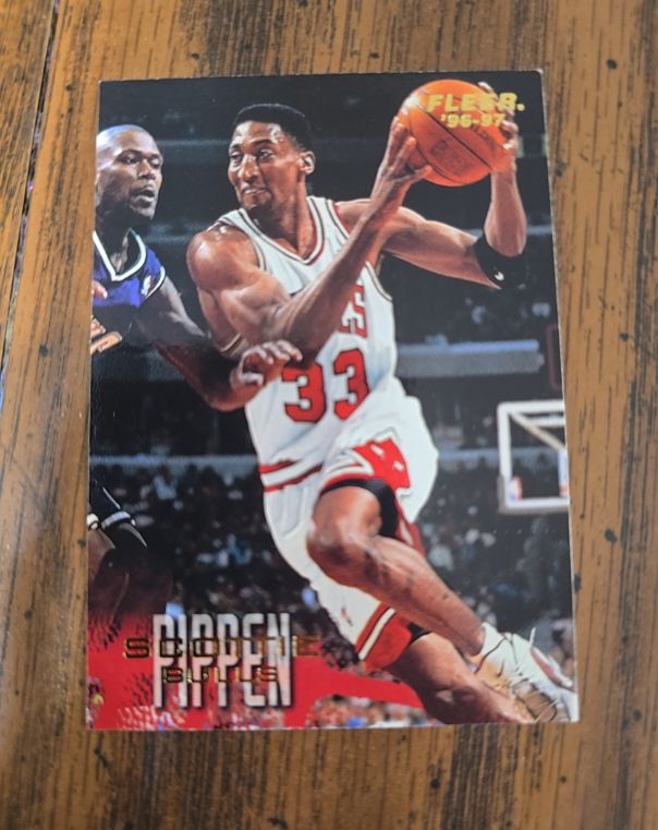 1996-97 Fleer #15 Scottie Pippen — front