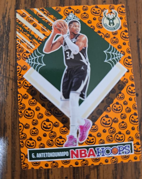 2024 Panini NBA Hoops #6 Giannis Antetokounmpo — front