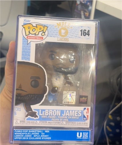 Funko Pop! Basketball Minneapolis Lakers LeBron James #164 — front