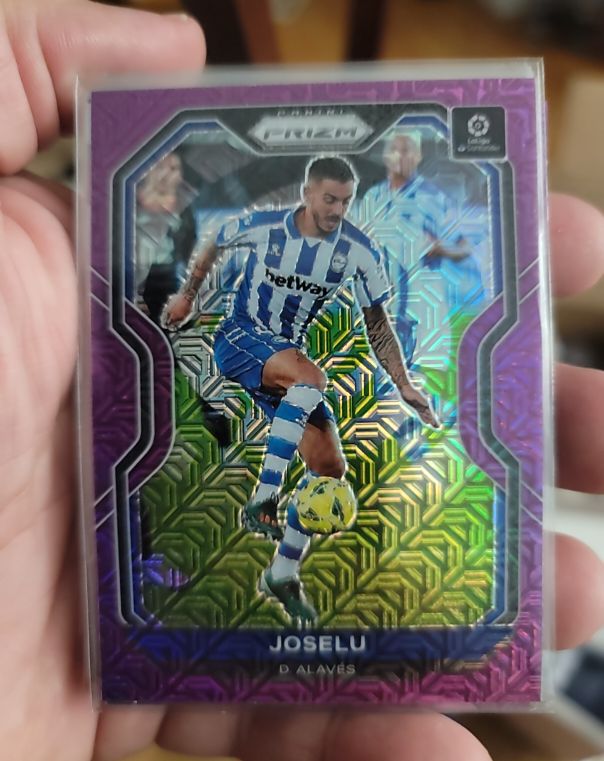 2020-21 Panini Chronicles Prizm La Liga Joselu Purple Mojo Prizm — front