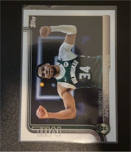 2025-26 Topps #54 Giannis Antetokounmpo — front