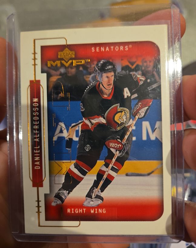 1999-00 Upper Deck MVP #140 Daniel Alfredsson — front