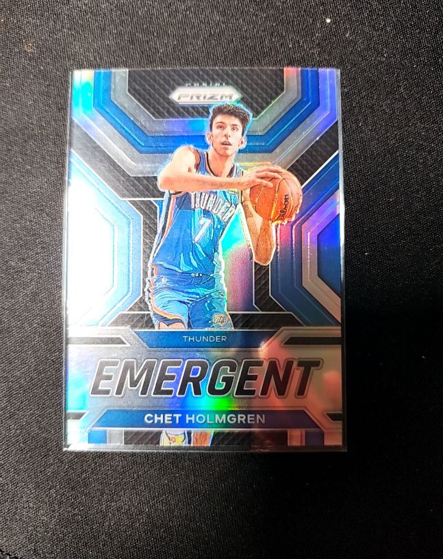 2022-23 Panini Prizm #16 Chet Holmgren Emergent — front