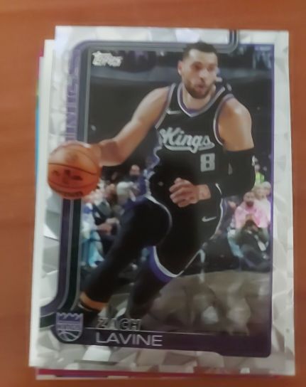 2023 Topps #8 Zach LaVine — front