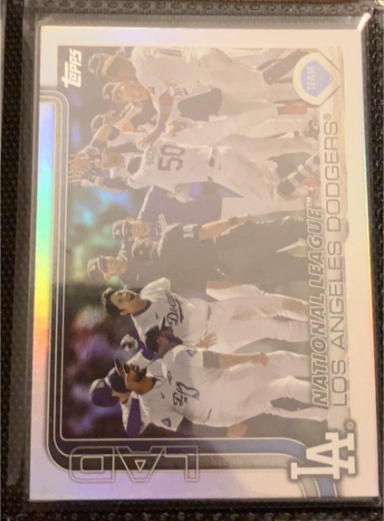 2025 Topps #302 Los Angeles Dodgers — front
