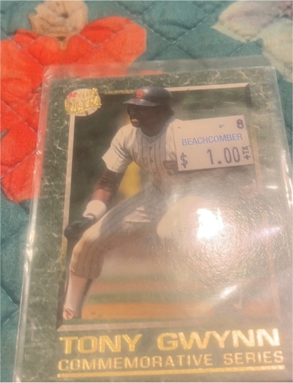 1992 Upper Deck #8 Tony Gwynn — front