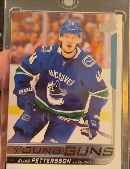 2018-19 Upper Deck #248 Elias Pettersson Young Guns Rookie Card — front