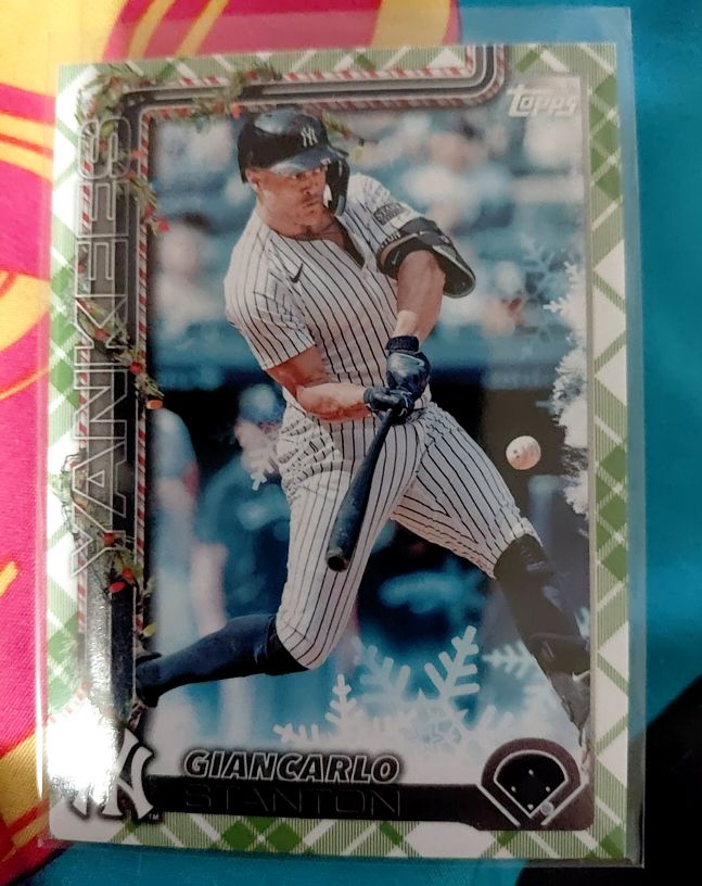 2025 Topps Holiday #H29 Giancarlo Stanton — front