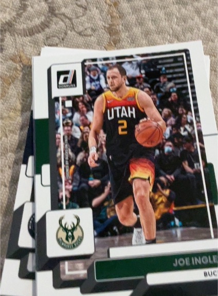2022-23 Donruss #198 Joe Ingles — front