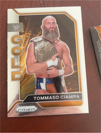 2022 Panini Prizm WWE Gold #4 Tommaso Ciampa — front