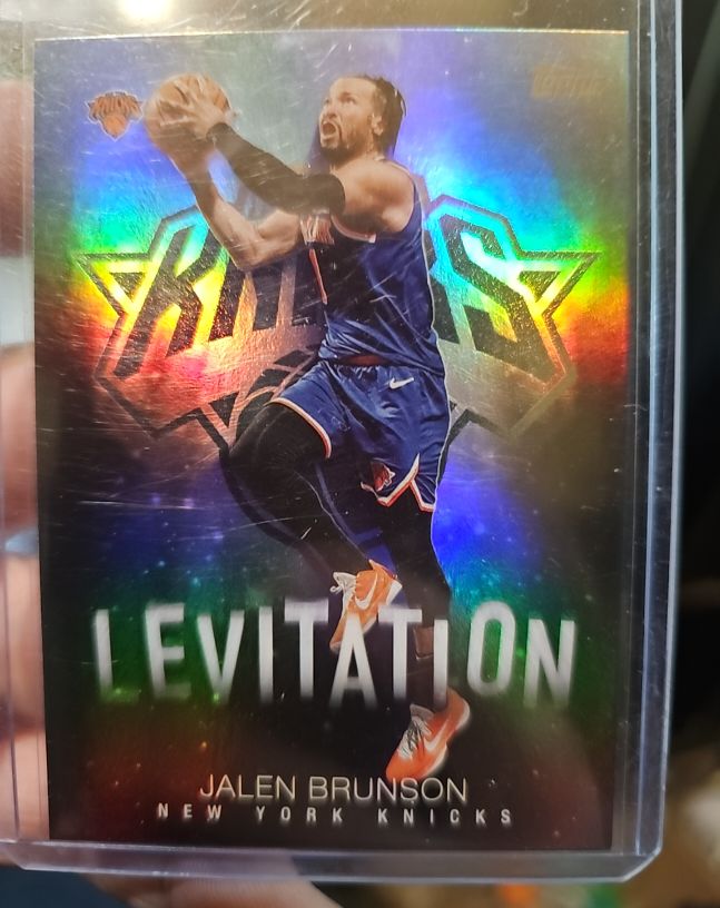 2025-26 Topps Basketball Levitation #L-9 Jalen Brunson — front