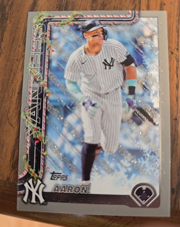 2025 Topps Holiday #H161 Aaron Judge — front