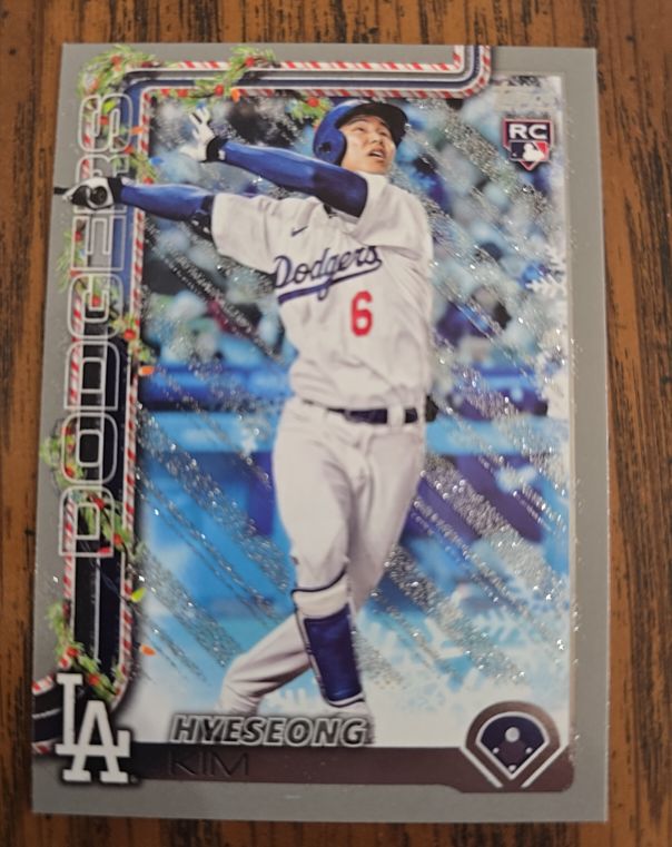 2025 Topps Holiday #H174 Hyeseong Kim Silver Glitter Holiday Rookie Card Dodgers — front