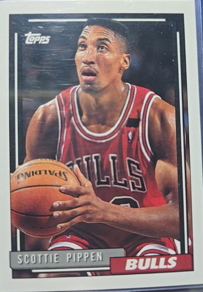 1992-93 Topps #389 Scottie Pippen — front