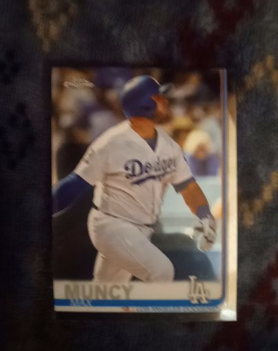 2019 Topps Chrome #32 Max Muncy — front