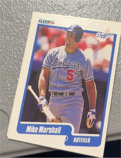 1990 Fleer #401 Mike Marshall — front