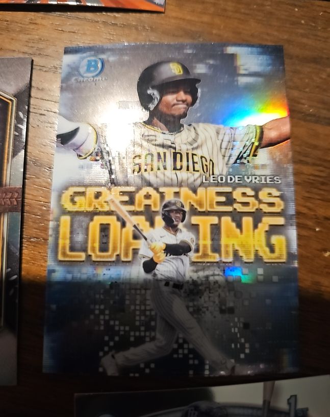 2025 Bowman Chrome #GL-12 Leo De Vries Greatness Loading — front