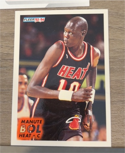 1993-94 Fleer #317 Manute Bol — front