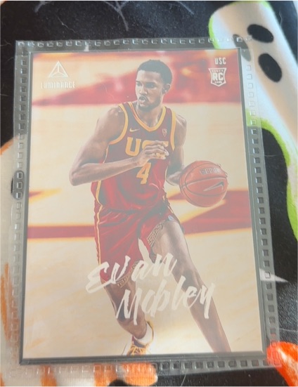 2021-22 Panini Chronicles Draft Picks Luminance #77 Evan Mobley — front