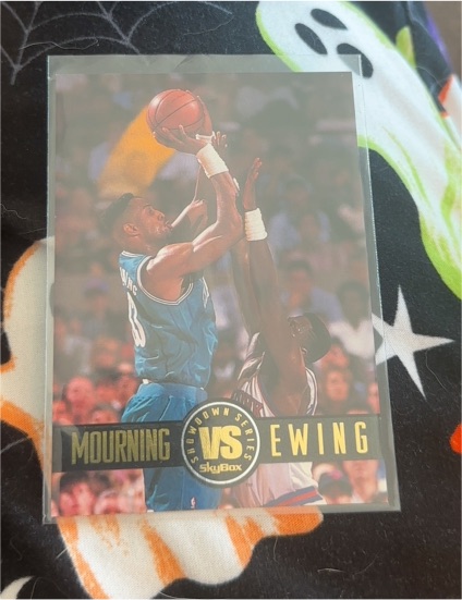 1993-94 SkyBox Showdown Series #SS1 Alonzo Mourning vs Patrick Ewing — front