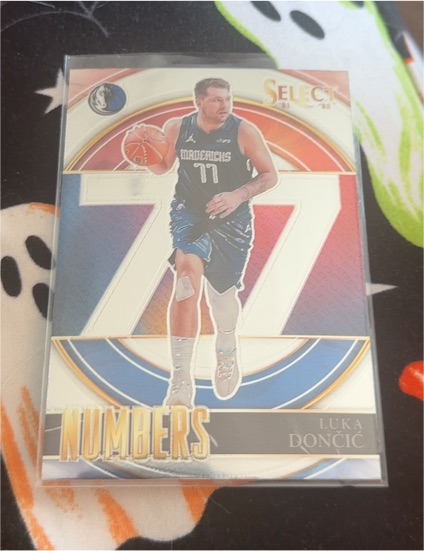 2021-22 Panini Select Numbers #7 Luka Doncic — front
