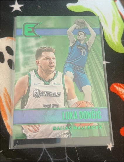2021-22 Panini Chronicles Essentials #304 Luka Dončić — front