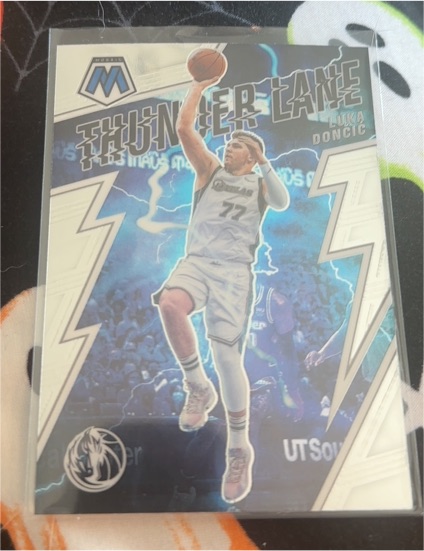 2021-22 Panini Mosaic #11 Luka Doncic Thunder Lane — front
