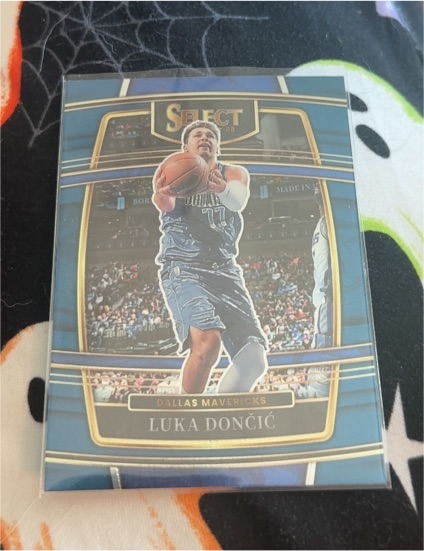 2021-22 Panini Select #12 Luka Dončić — front
