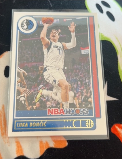 2021-22 Panini NBA Hoops #62 Luka Doncic — front