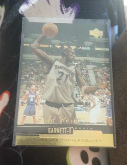 2000 Upper Deck Gold Reserve #134 Kevin Garnett — front