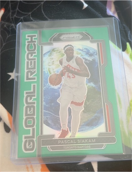 2021-22 Panini Prizm #7 Pascal Siakam Global Reach Insert — front