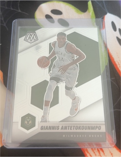 2020-21 Panini Mosaic #80 Giannis Antetokounmpo Milwaukee Bucks — front