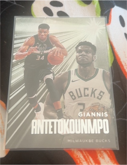 2020-21 Panini Chronicles Essentials #229 Giannis Antetokounmpo — front