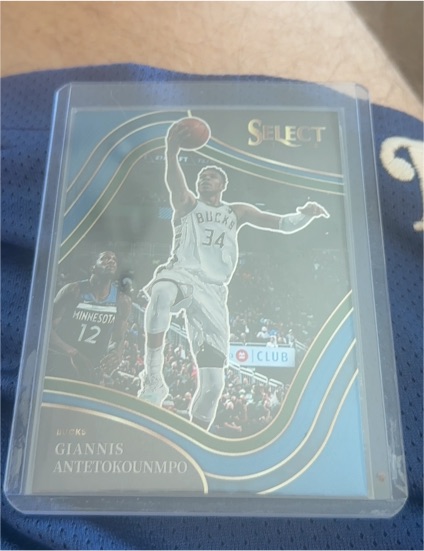 2021-22 Panini Select Courtside Giannis Antetokounmpo — front