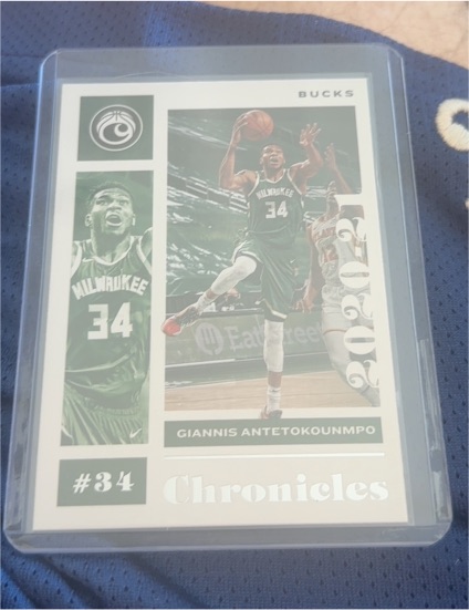 2020-21 Panini Chronicles #5 Giannis Antetokounmpo — front