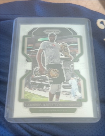 2021-22 Panini Prizm #1 Giannis Antetokounmpo — front