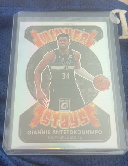 2021-22 Panini Donruss Optic Winner Stays #1 Giannis Antetokounmpo — front