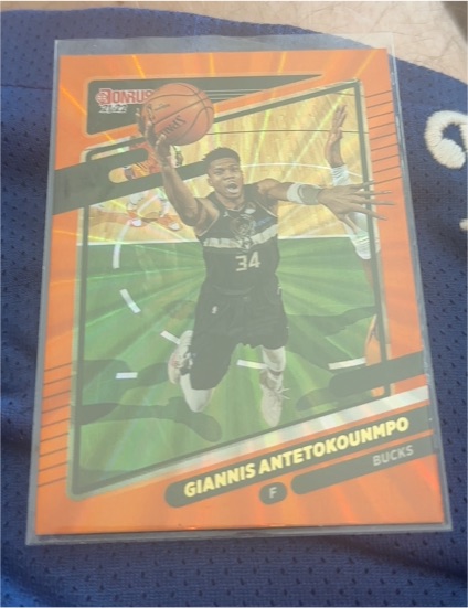 2021-22 Donruss #177 Giannis Antetokounmpo — front