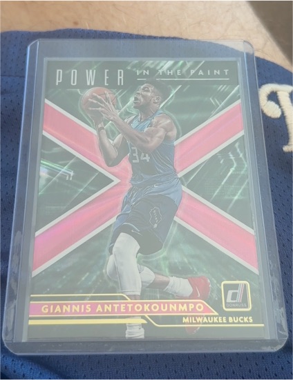 2021-22 Donruss #3 Giannis Antetokounmpo Power in the Paint — front