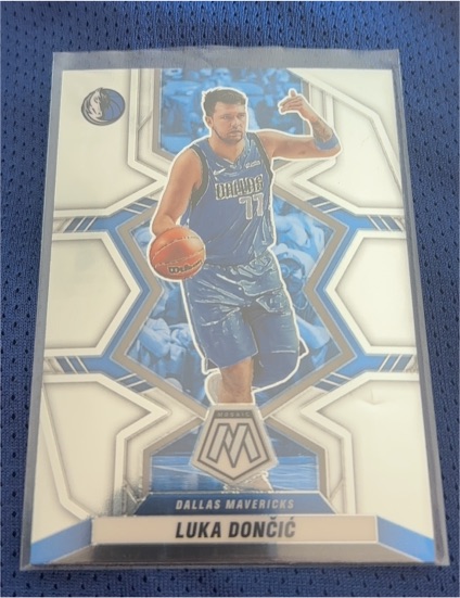 2021-22 Panini Mosaic #6 Luka Dončić — front