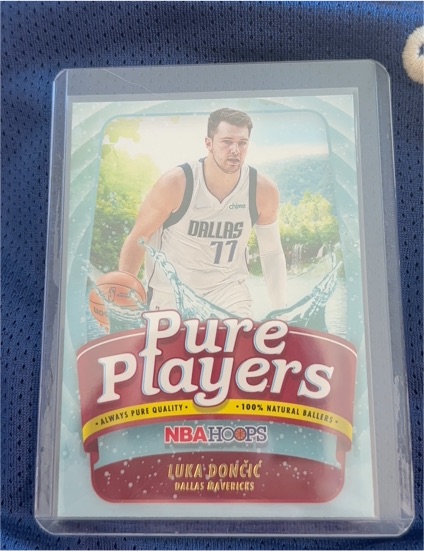 2022-23 Panini NBA Hoops Pure Players #7 Luka Doncic — front