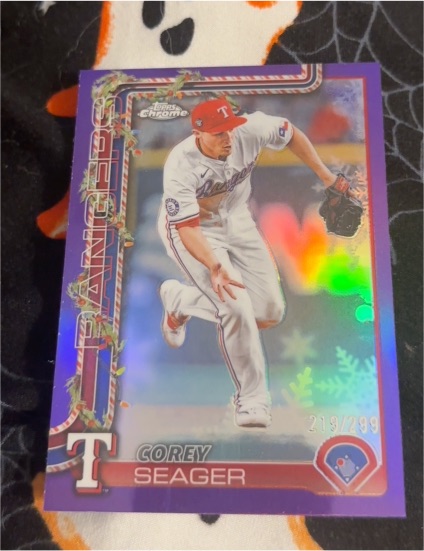 2025 Topps Holiday #H125 Corey Seager — front