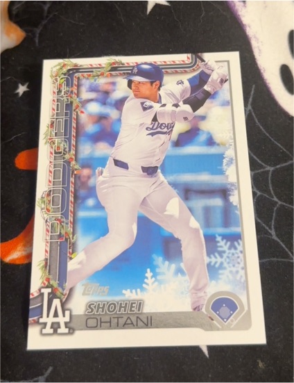 2025 Topps Holiday #H200 Shohei Ohtani — front