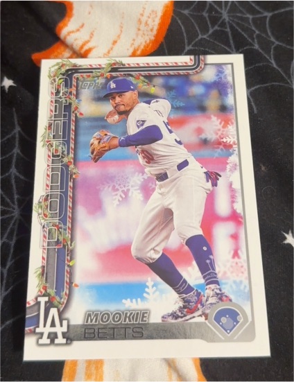 2025 Topps Holiday #H52 Mookie Betts — front