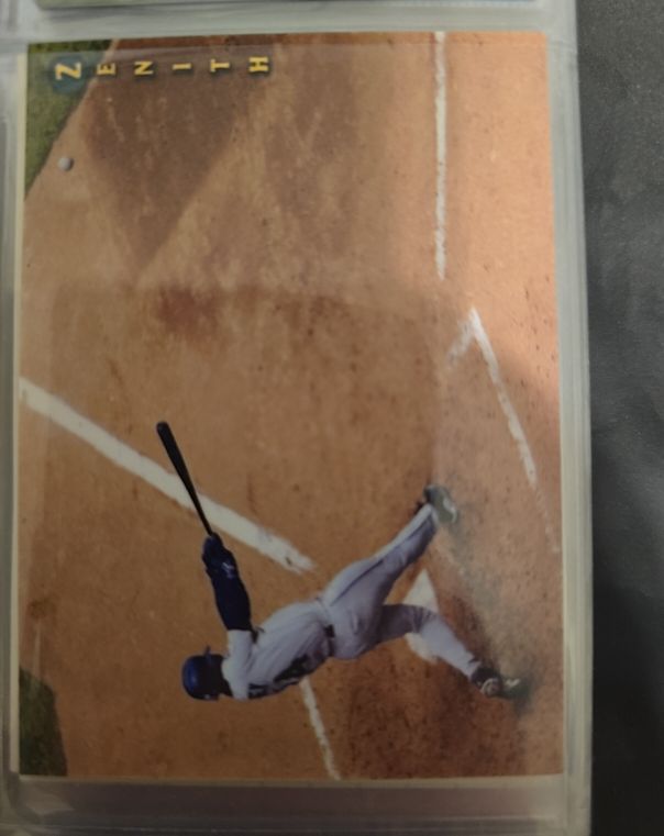 1997 Zenith #24 Bernie Williams — front