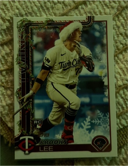 2025 Topps Holiday #H13 Brooks Lee Santa Hat Variation — front