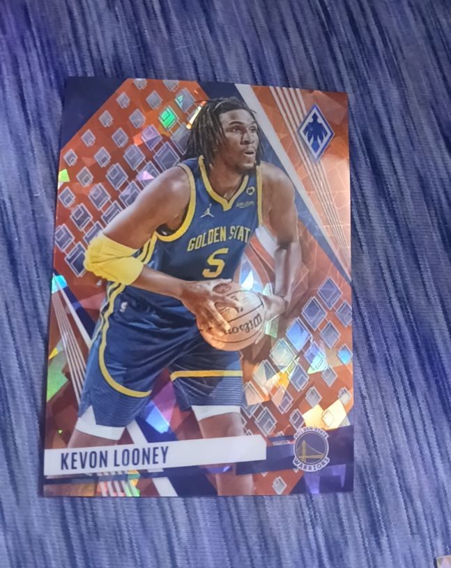 2023-24 Panini Phoenix #205 Kevon Looney — front