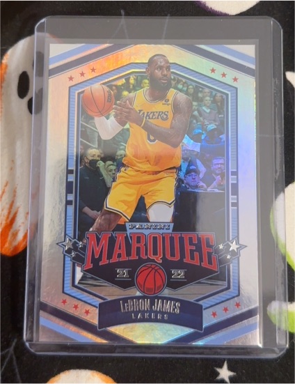 2021-22 Panini Chronicles Marquee #364 LeBron James — front