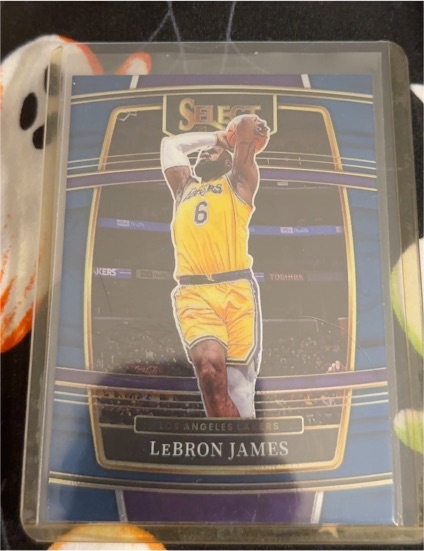 2021-22 Panini Select #100 LeBron James Los Angeles Lakers — front