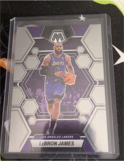 2022-23 Panini Mosaic #98 LeBron James — front